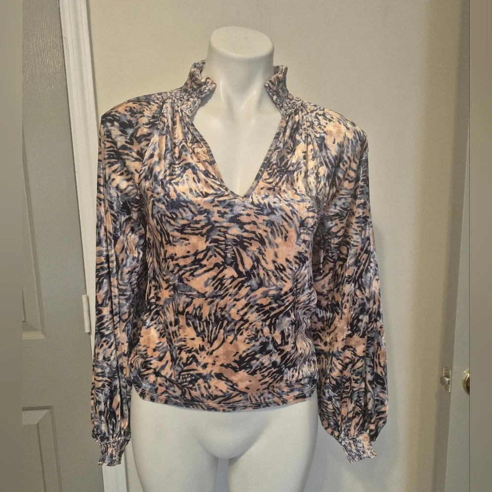 Free People Go Get Em Crushed Velvet Print Balloon Sleeve V-Neckine Blouse(S)